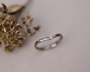 Image of 18ct White Gold 1.5mm Willow Leaf engraved wishbone ring 