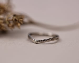 Image of 18ct White Gold 1.5mm Willow Leaf engraved wishbone ring 