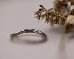 Image of 18ct White Gold 1.5mm Willow Leaf engraved wishbone ring 