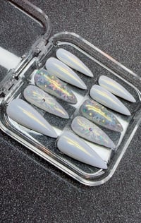 Image 4 of SNOWFLAKE KISSES