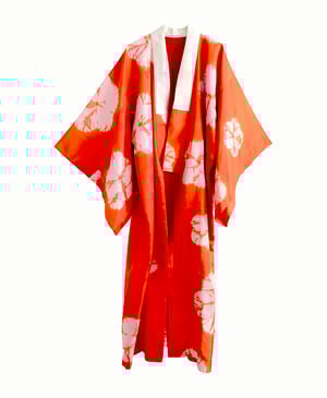 Image of Kimono dame af orange silke med lyserøde shibori blomster