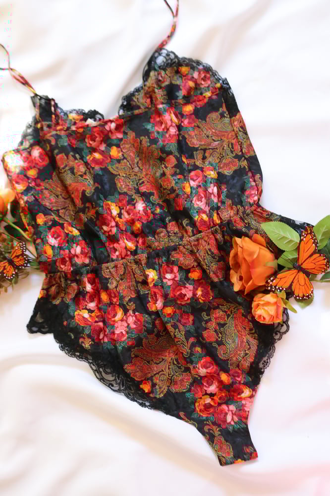 Image of Vintage 80s Delicates Red Rose and Paisley Brocade Onesie (Large)