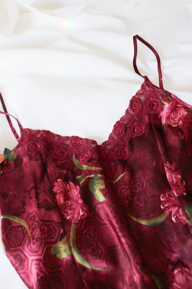 Image of 90s Sophia by Delicates Wine Red Slip (Medium)