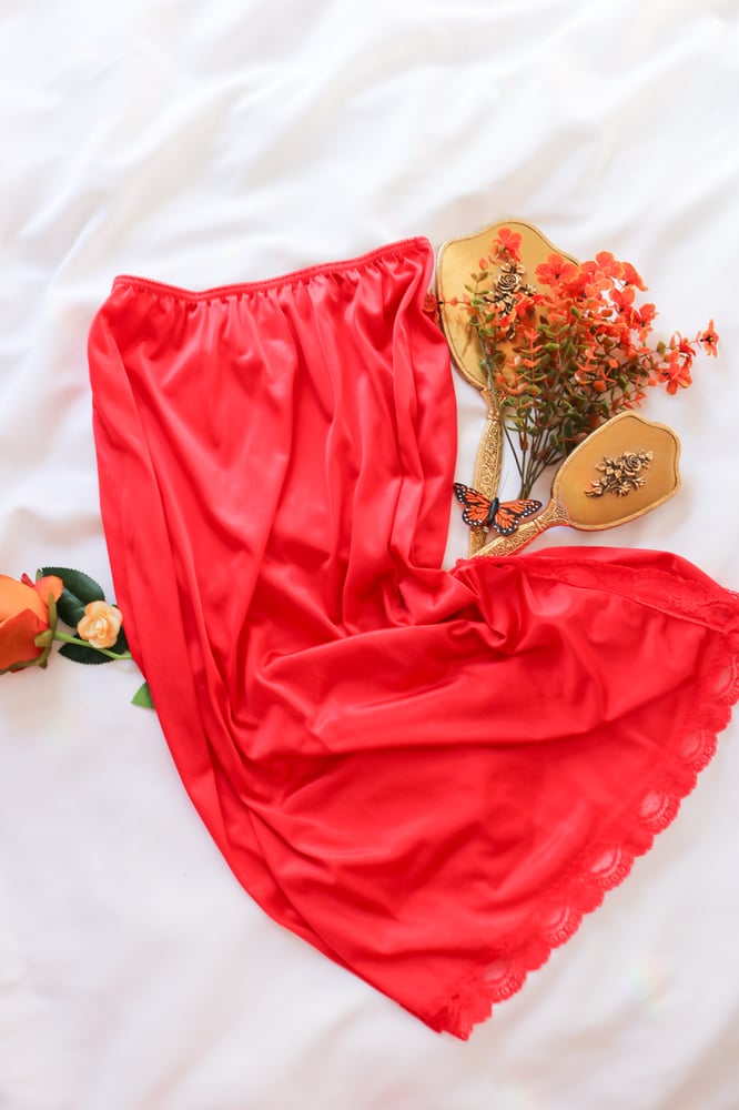 Image of Vintage 1970s Ashley Taylor Lipstick Red Half Slip (Large)