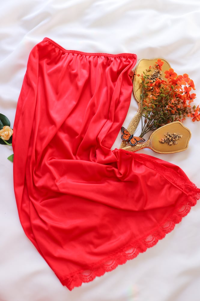 Image of Vintage 1970s Ashley Taylor Lipstick Red Half Slip (Large)
