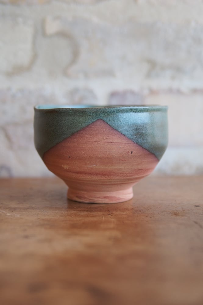 Image of Large tea bowl - Pōuriuri