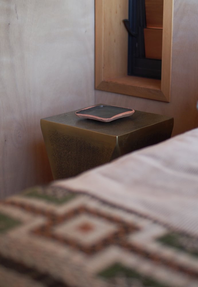 Image of Te Hurihi uku tray - Tōrea pango