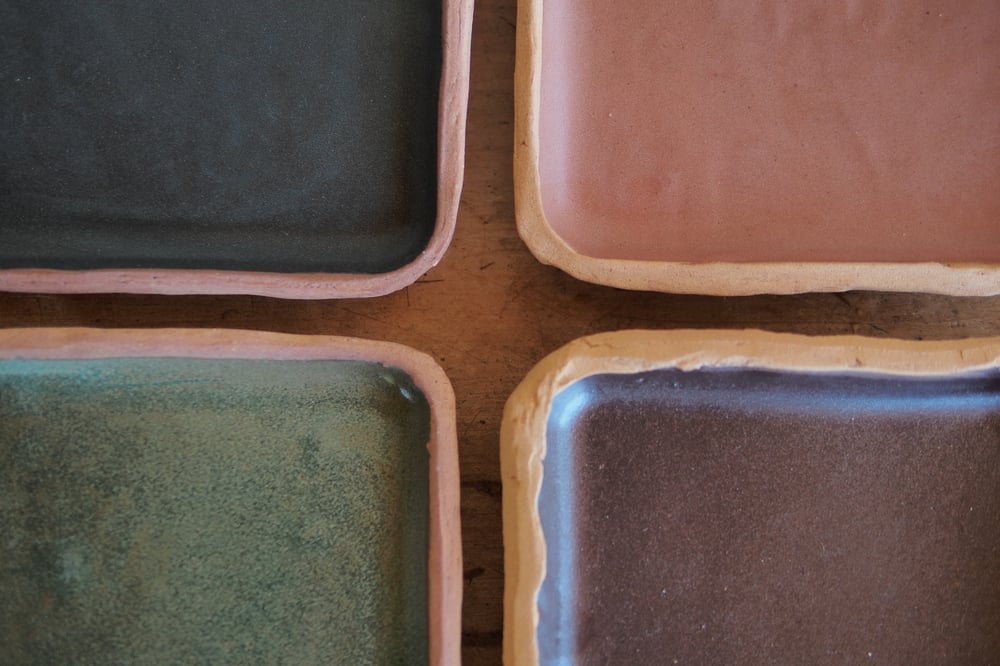 Image of Te Hurihi uku tray - Tōrea pango