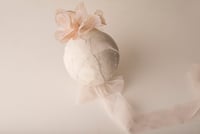 LEA bonnet - with pom / light pink