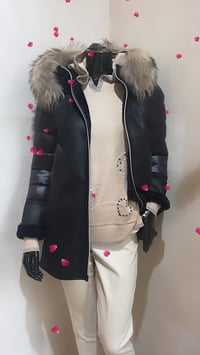 Image 1 of CHAQUETÓN NEGRO PELO INTERIOR