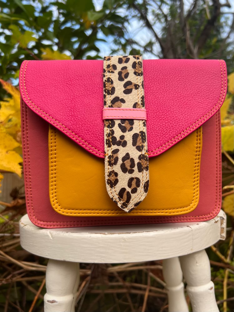 Image of Small Messenger -#24B