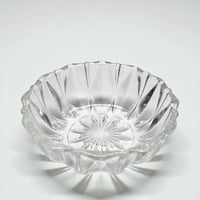 Image 7 of Coupelle - ramequin vintage en verre pressé motif géométrique - Années 1970