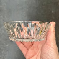 Image 12 of Coupelle - ramequin vintage en verre pressé motif géométrique - Années 1970