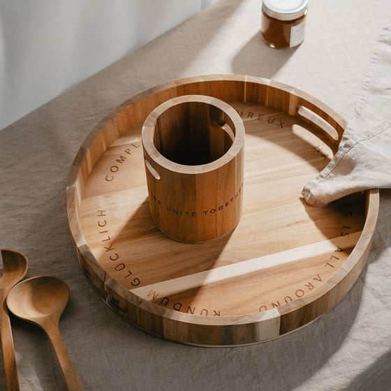 Image of Plateau Rond en acacia "HAPPYNESS"