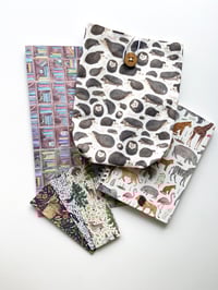 Image 2 of Ultimate book lover gift