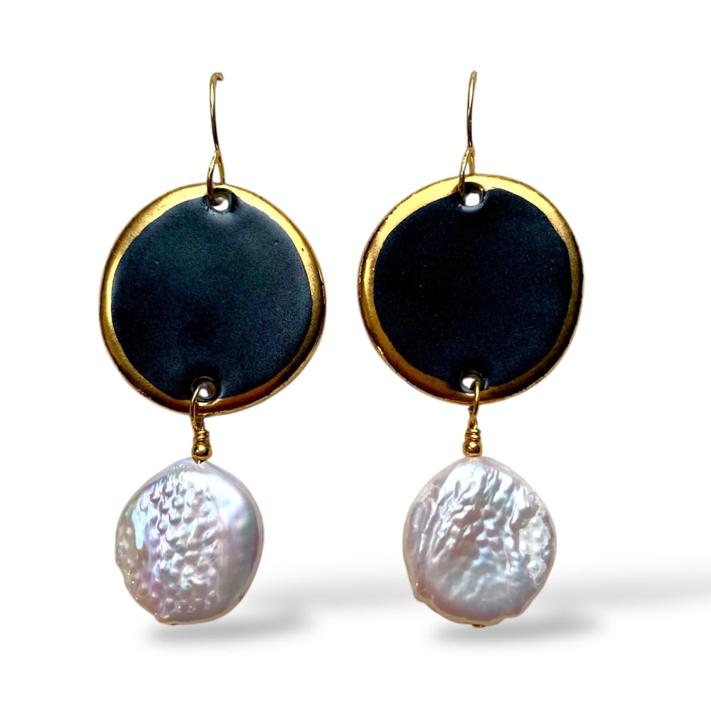 Image of Black Coin Pearl Earrings (2.5x6cm)