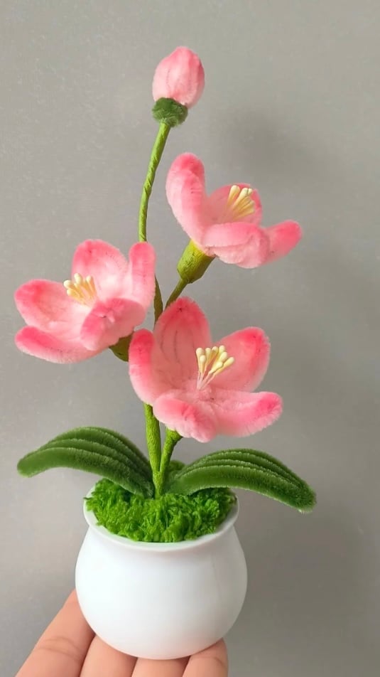 Image of Handmade Pipe Cleaner Flower Pot Collection