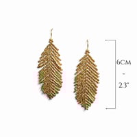 Image 6 of Boucles d'oreilles dorées Plume