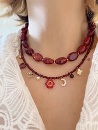 Image 2 of Collier PEONIE // Rouge Grenat 