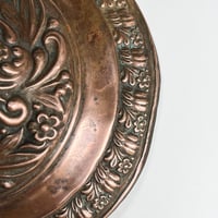 Image 8 of Ancien bougeoir en cuivre baroque - décor rocaille d'époque Napoléon III – style Louis XV