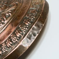 Image 7 of Ancien bougeoir en cuivre baroque - décor rocaille d'époque Napoléon III – style Louis XV