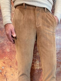 Image 1 of Pantalone Chino Pence Velluto Coste Cammello