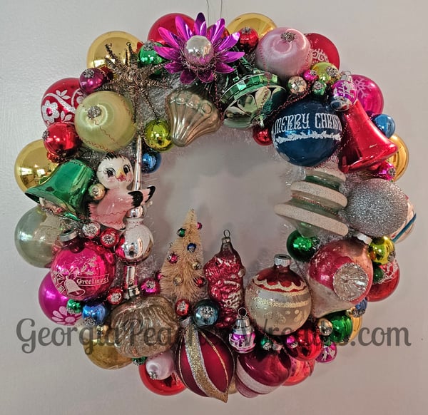 Image of  Vintage Christmas Ornament Wreath 2502 - 15" diameter