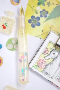 Image 3 of White Flower, 70s Retro - Pocket Fountain Pen