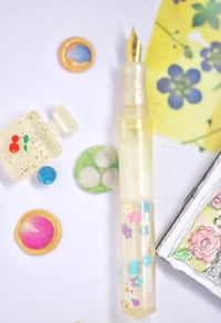 Image 4 of White Flower, 70s Retro - Pocket Fountain Pen