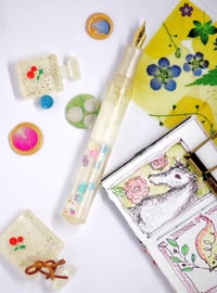 Image 5 of White Flower, 70s Retro - Pocket Fountain Pen