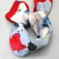 Image 3 of PAÑUELO ILUSTRADO SADAKO Y LAS MIL GRULLAS