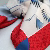 Image 5 of PAÑUELO ILUSTRADO SADAKO Y LAS MIL GRULLAS