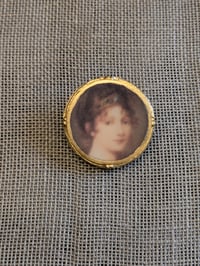 Image 2 of Superbe  bouton demoiselle romantique 