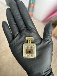 Image 1 of 1 x Gold metal perfume charm 