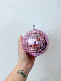 Image 6 of Boule à facettes Rose