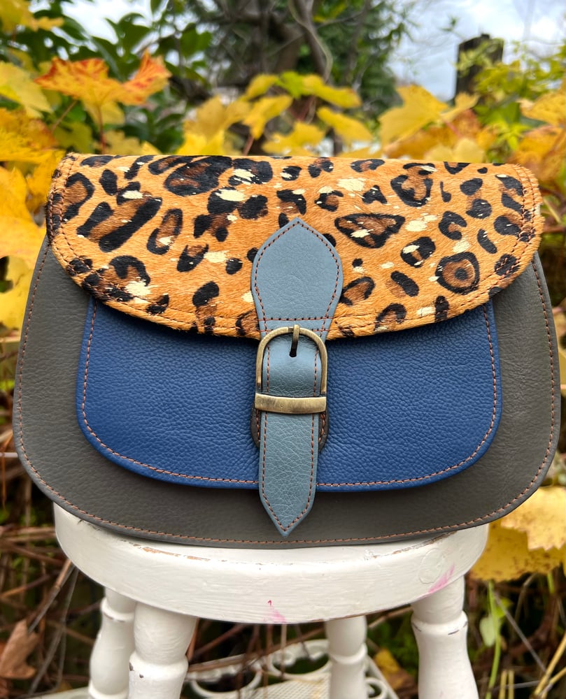 Image of Medium Saddle #48A2