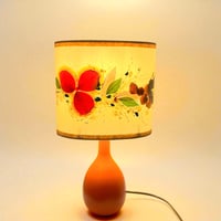 Image 1 of Lampe vintage des années 70 - Pied en bois orange et abat-jour fleurs séchées