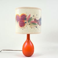 Image 3 of Lampe vintage des années 70 - Pied en bois orange et abat-jour fleurs séchées