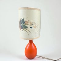 Image 9 of Lampe vintage des années 70 - Pied en bois orange et abat-jour fleurs séchées