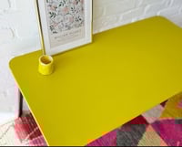 Image 4 of Table en Formica jaune