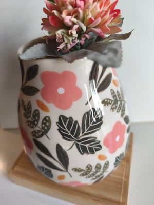 Image of Vase rose fleuri