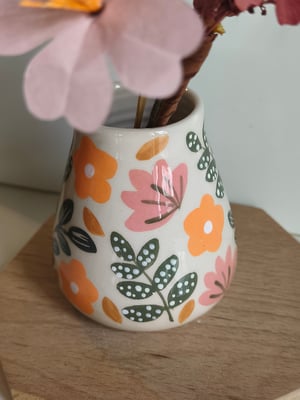 Image of  Petit vase feuillage fleur orange 