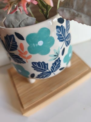 Image of  Pot trépied fleur bleue