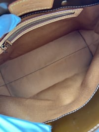 Image 13 of Louis Vuitton Reade PM Bronze Vernis Leather Top Handle Bag