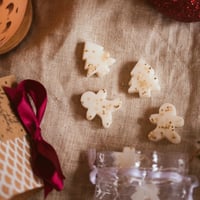 Image 2 of Gingerbread House with 20 Xmas Melts