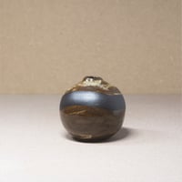 Image 2 of Petit vase émaillé I