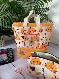 Image 1 of Sac à projets taille M, poche avant transparente: Citrouilles mignonnes