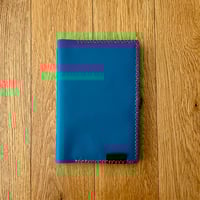 Image 2 of Funda de cuero azul para cuaderno Pith