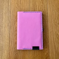 Image 2 of Funda de cuero rosa para cuaderno Pith