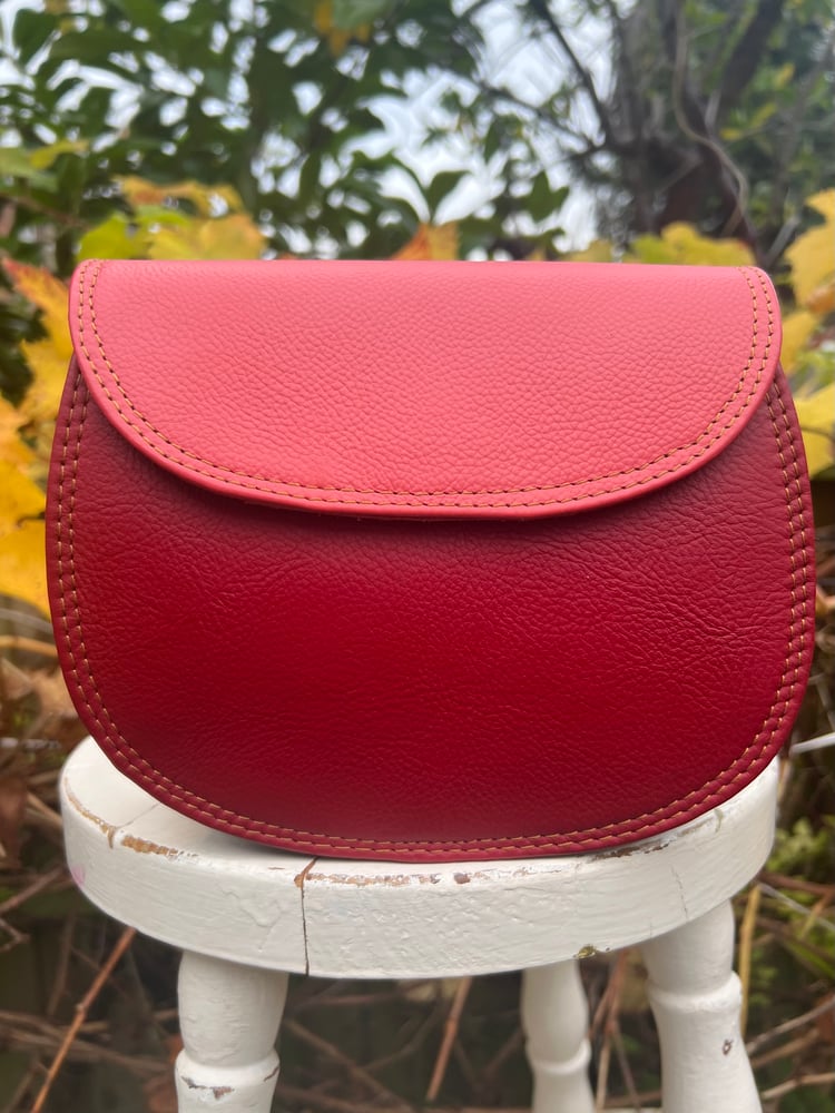 Image of Round Multi-Coloured #26C